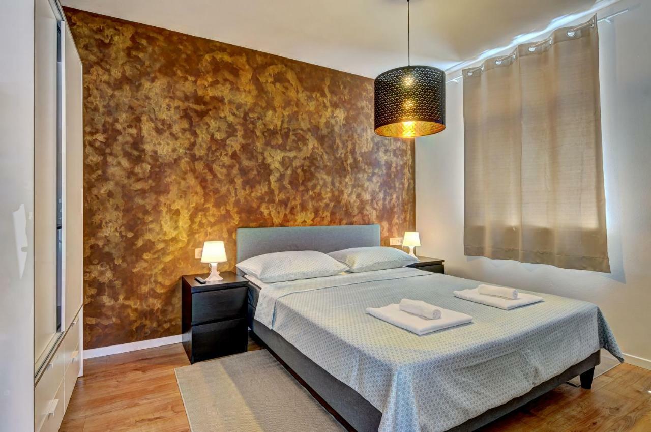 Apartman M Apartment Pula Bagian luar foto