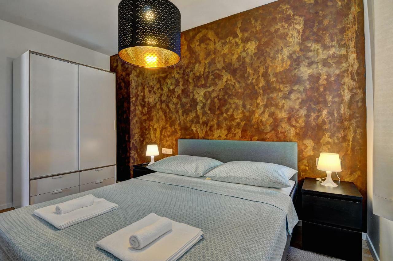 Apartman M Apartment Pula Bagian luar foto