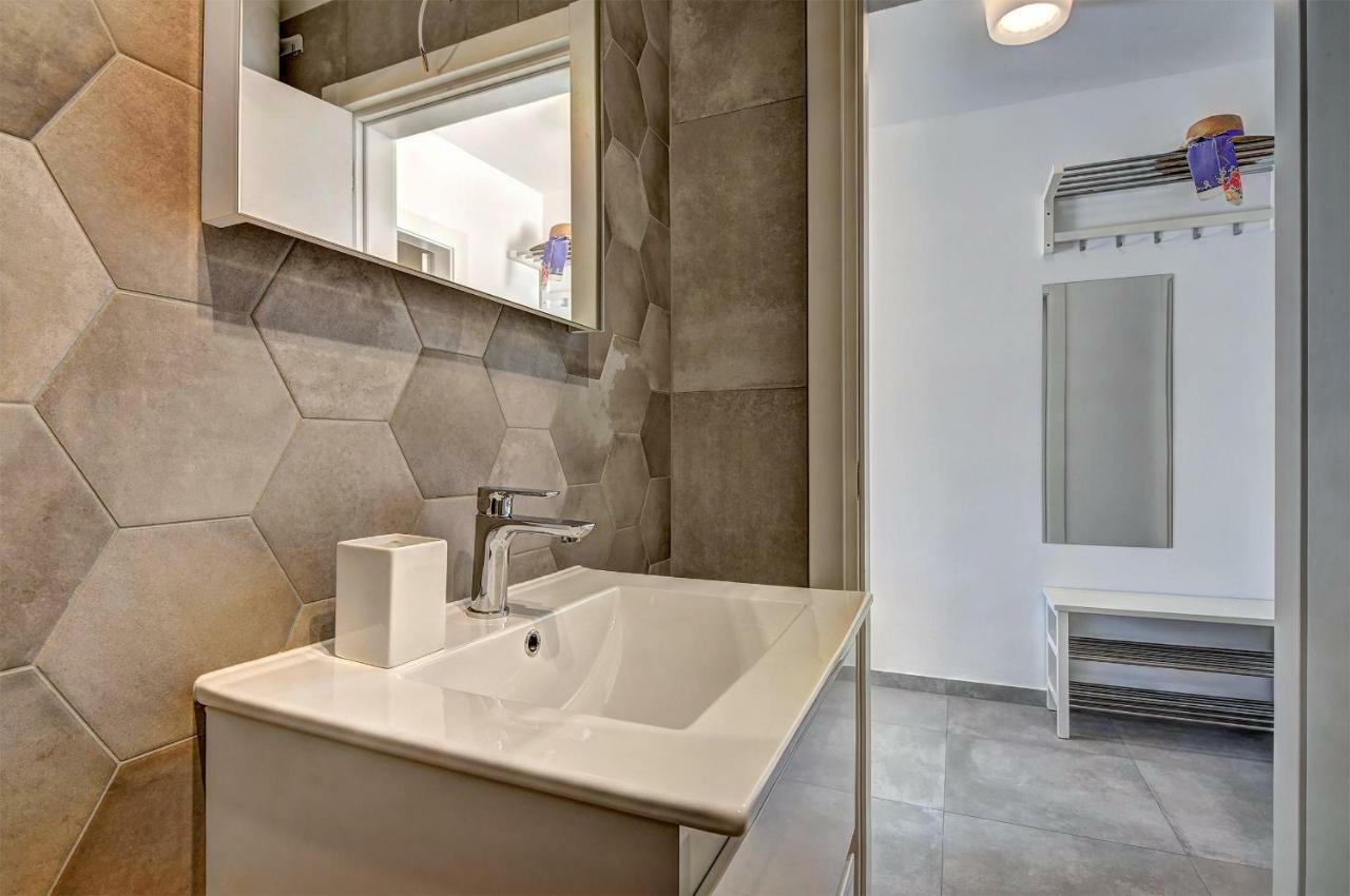Apartman M Apartment Pula Bagian luar foto